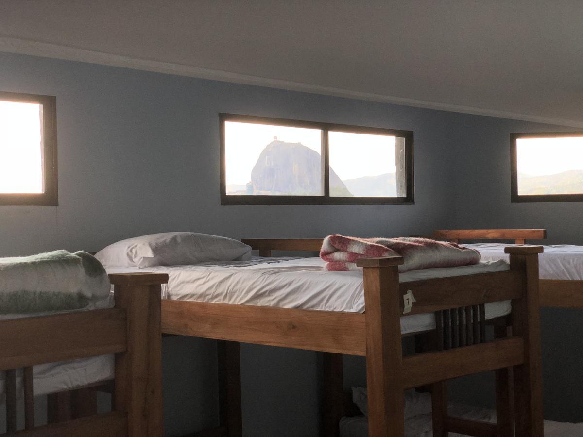 Guatapé Happy Buddha Hostel & Lodge מראה חיצוני תמונה