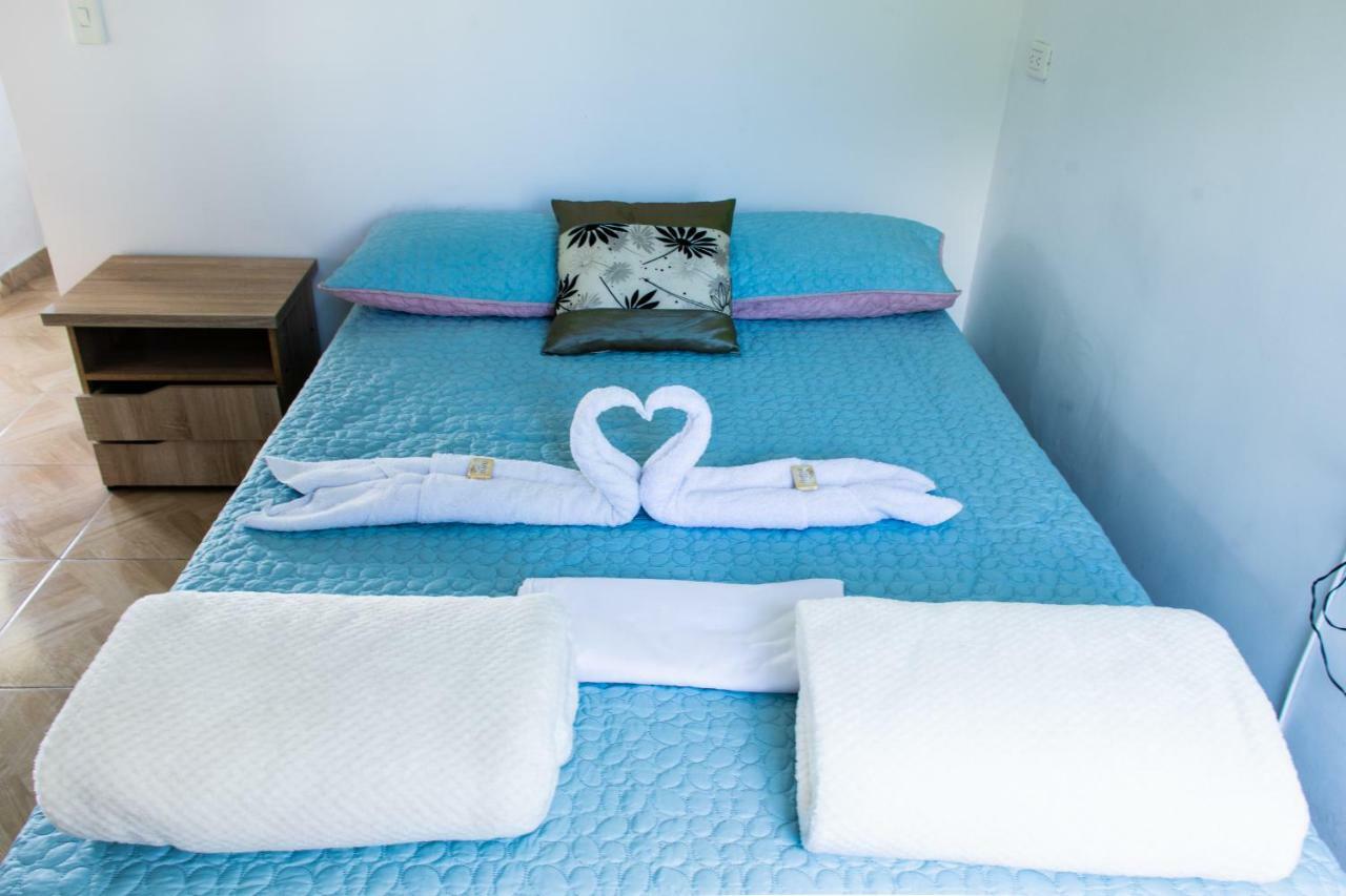 Guatapé Happy Buddha Hostel & Lodge מראה חיצוני תמונה